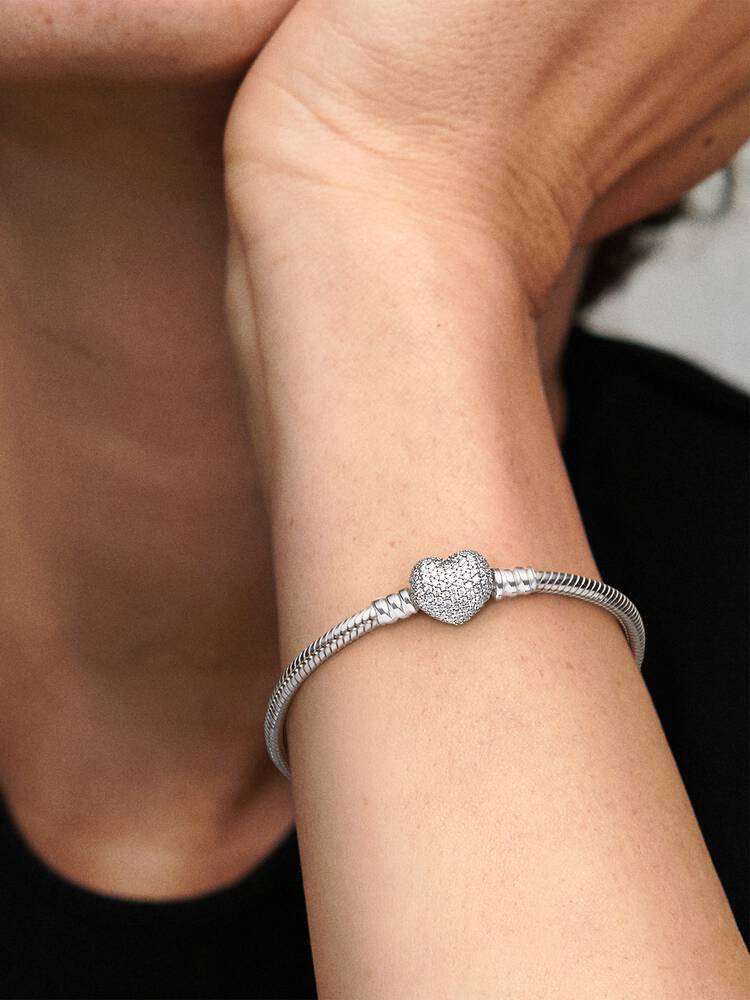Pulsera de cadena de serpiente y corazón brillante